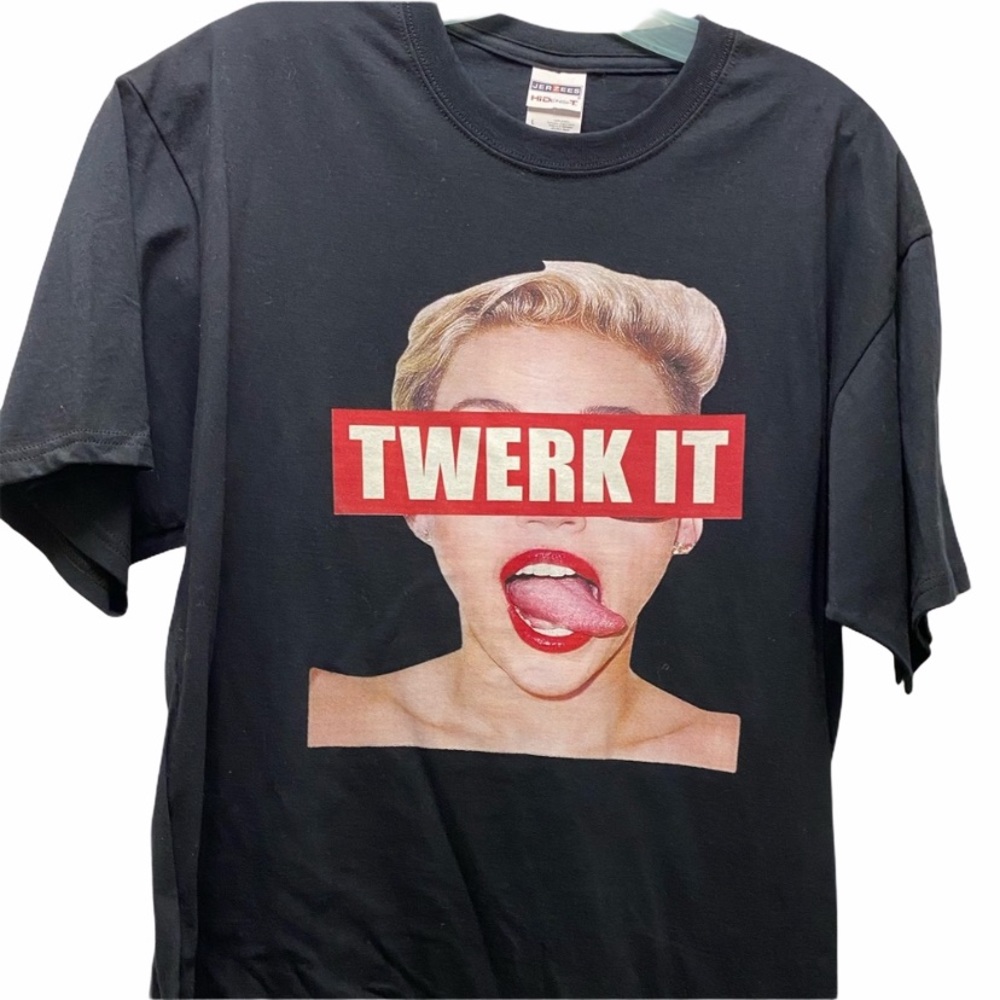 MILEY CYRUS T-SHIRT